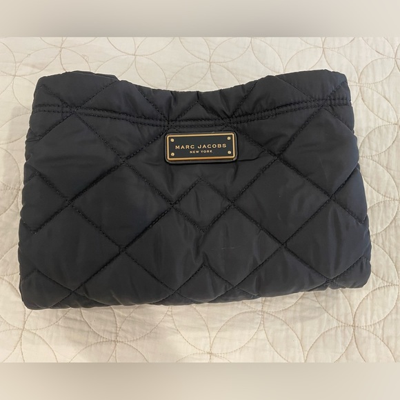 Pre owned in great condition Marc by Marc Jacobs Black
Quilted Nylon Crosby #555 - Picture 4 of 16